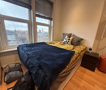 Ballards Lane, London - Photo 1