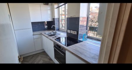 2 Bed Flat, Kielder Square, M5 - Photo 2