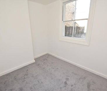 2 bedroom ground floor flat to rent - Photo 5