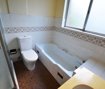 Spacious Two-Bedroom Apartment in Summer Hill - Photo 2