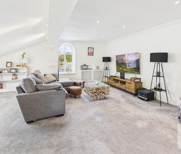 3 bedroom penthouse to rent - Photo 2