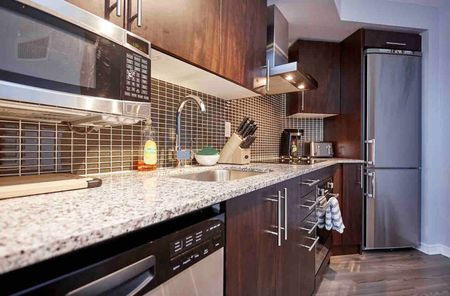 Clarence Square - Photo 5