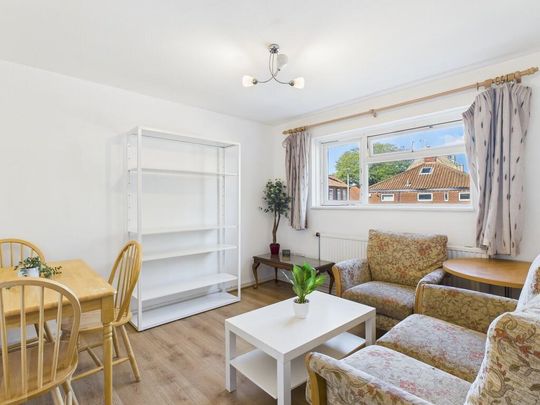 3 bedroom flat to rent - Photo 1