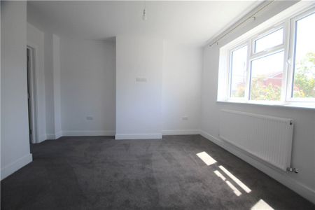 Ashwood Road, Englefield Green, Egham, Surrey, TW20 0SU - Photo 2