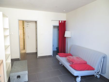 STUDIO Meublé, 23m², Rue des Marchands, 465€ H.C, Nîmes-centre - Photo 5