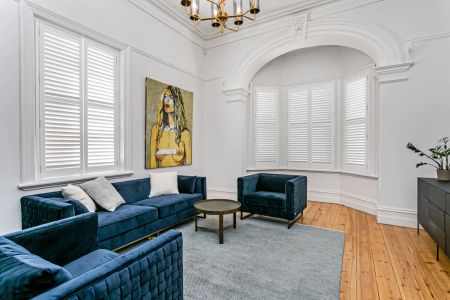 Commanding & Elegant return verandah Villa - Photo 4