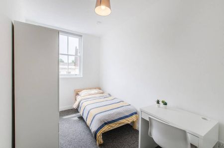 4 bedroom flat to rent - Photo 3