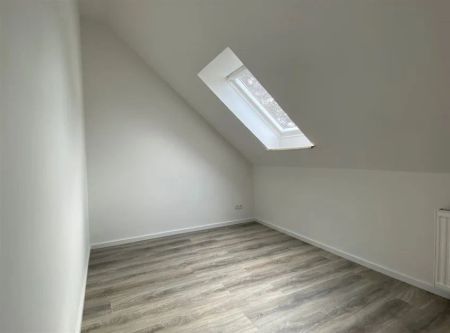 Helle und ruhig gelegene Dachgeschoßwohnung zur Miete - Photo 2