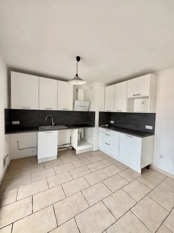 Location Appartement 3 pièces 57m² NICE 06300 - Photo 4