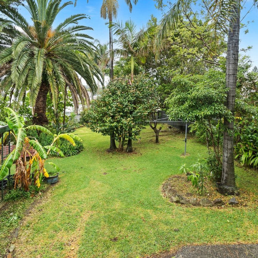 Spacious Family Home in Popular Corrimal Location - Photo 1