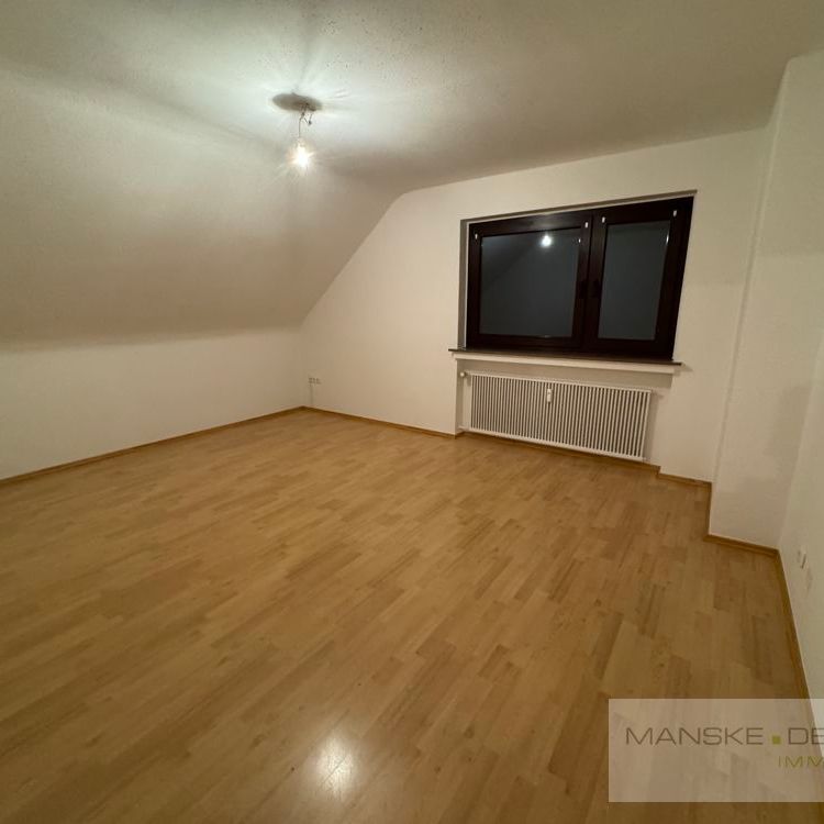 Gemütliche 3-Raum Dachgeschosswohnung in Essen - Photo 1