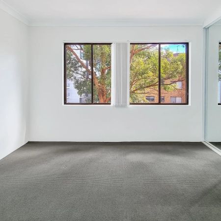 RENOVATED 2 BEDROOM UNIT WITH SPLIT AIR CONDITIONER - Photo 4