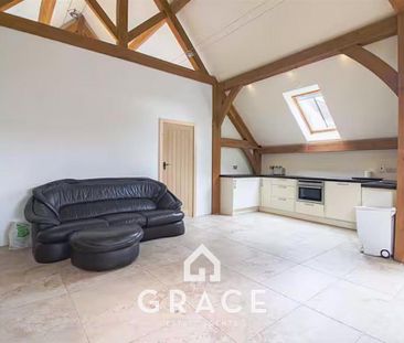 2 bedroom barn conversion to rent - Photo 2