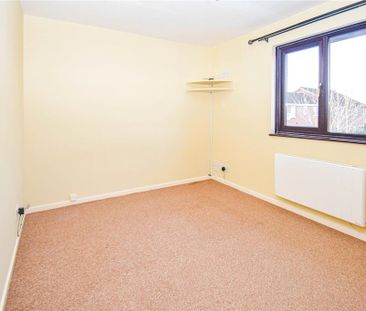 2 bedroom end of terrace house to rent - Photo 2
