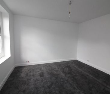 2 bedroom end of terrace house to rent - Photo 5