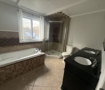 For Lease - 18 Fagan Drive, Halton Hills, Ontario - Photo 3