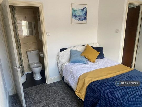 1 bedroom in a house share to rent - Photo 1