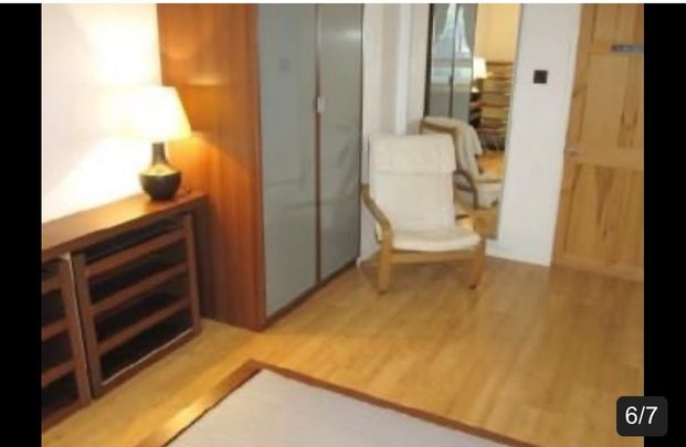 3 Bed Flat, Knighthead Point, E14 - Photo 1