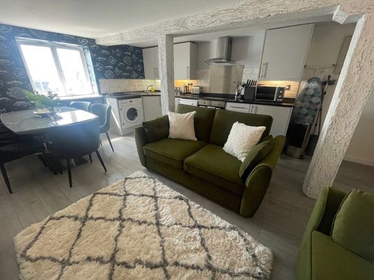 TWO DOUBLE BEDROOMS, Poole Quay- P04164 - Photo 1