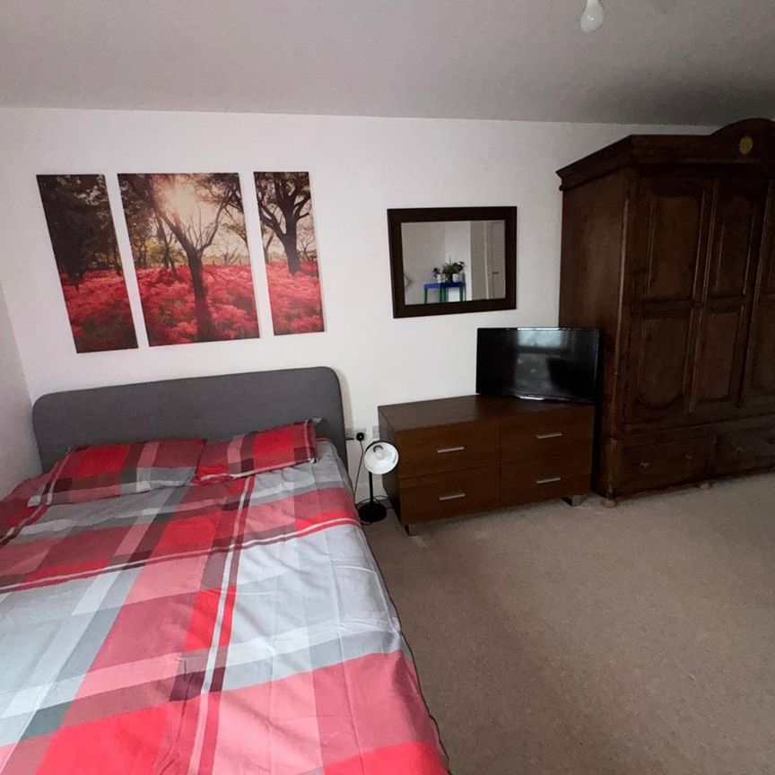 Room in a Shared Flat, Booth Court, SE13 - Photo 1