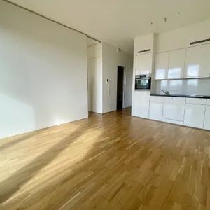 Wunderschöne Dachgeschoßwohnung mit Blick über die Stadt! - Foto 2