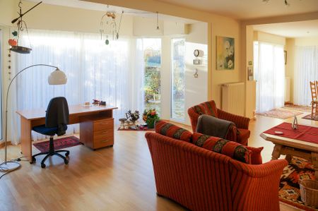 Rarität für echte Naturliebhaber: Einfamilienhaus mit schönem Gartengrundstück und Dachterrasse - Photo 2