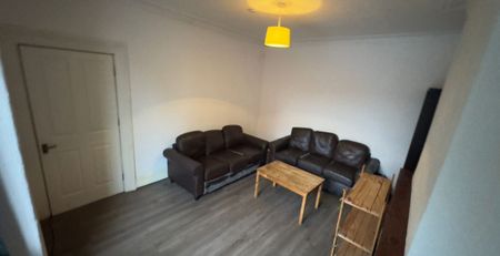 Room 5, Knowle Avenue, Burley, Leeds, LS4 2PQ - Photo 3