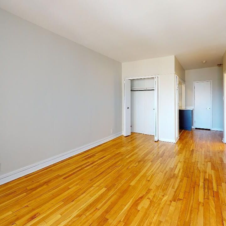 4875 Dufferin, Montréal, QC - Photo 1