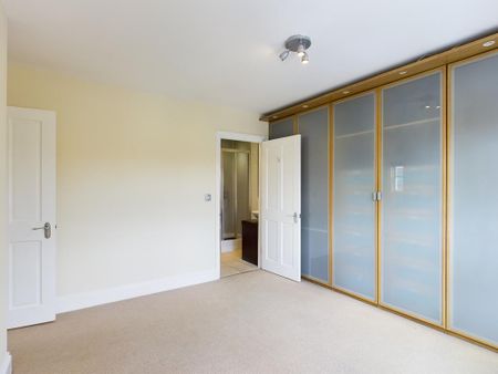 4 bedroom semi-detached house to rent - Photo 4