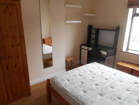 5 bedroom terraced house to rent - Photo 4