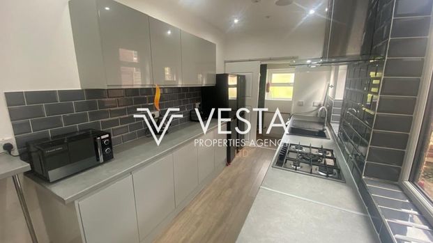 1 bedroom in a house share to rent - Photo 1