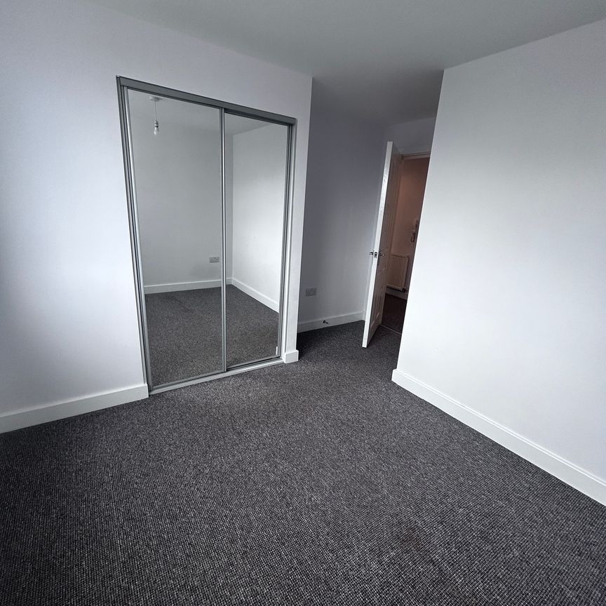 QUEENSWAY, BLETCHLEY - 1 BEDROOM - Photo 1
