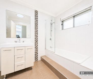 25 Carinda Drive, South Penrith NSW 2750 - House For Rent | Domain - Photo 5