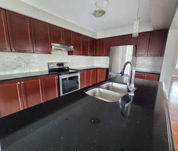 For Lease - 16 Saunter Court, Brampton, Ontario - Photo 2