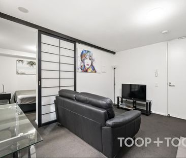 FURNISHED LIVING ON FLINDERS - Photo 1