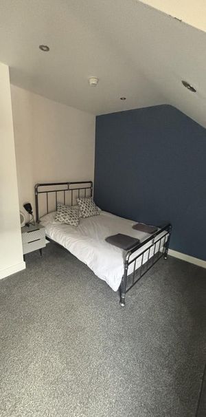 1 bedroom in a house share to rent - Photo 1