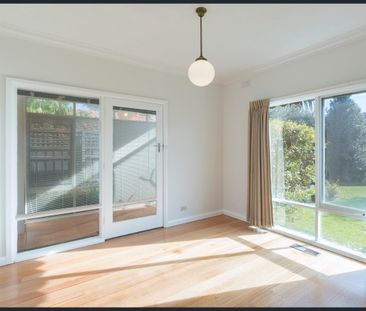 Modern classic in Sandy! - Photo 1