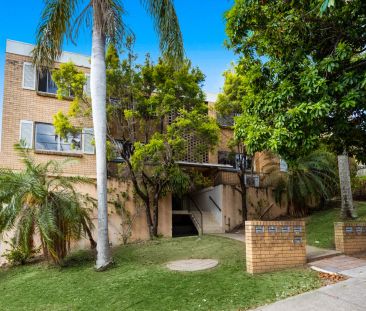 Bright & Convenient Inner-City Living – Partly Furnished & North-Fa... - Photo 2