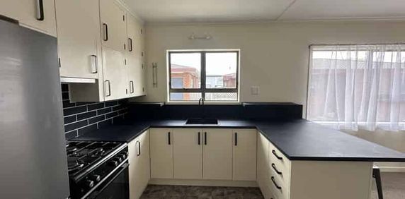 Kamo Comfort Ã¢ÂÂ 3-Bedroom Home - Photo 2