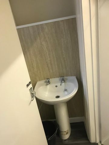 Studio to rent - Photo 3