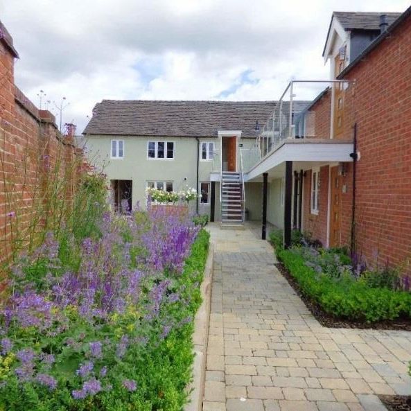 ByrkleyMews, MainStreet, BartonunderNeedwood - Photo 1