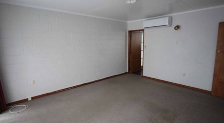 Tidy two bedroom unit - Photo 3