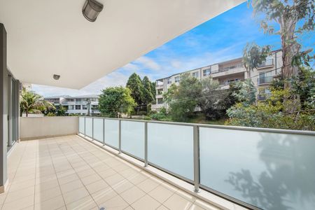 Spacious & Stylish Apartment In Convenient Location - Photo 4