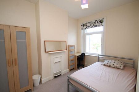 4 bedroom terraced house to rent - Photo 2