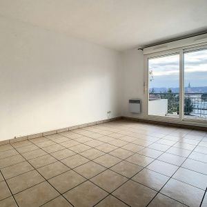 Brignais : Superbe T2 avec terrasse de 19m², cuisine aménagée et garage - Photo 3