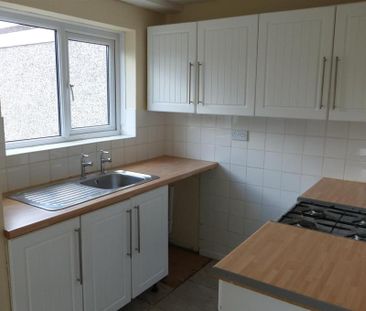 2 bedroom end of terrace house to rent - Photo 4