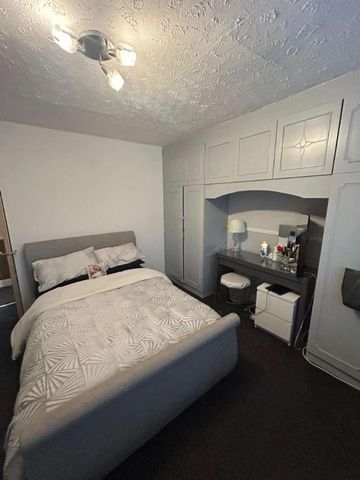 Dagnam Park Drive, Harold Hill, RM3 - Photo 2