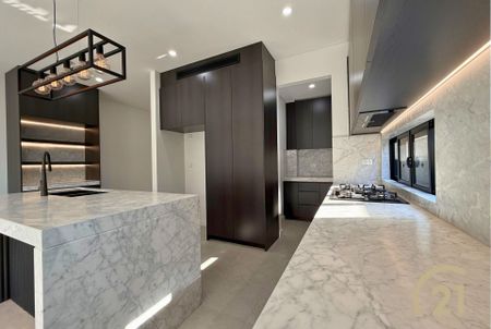 Brand New Five Bedroom&comma; Duplex&excl; - Photo 4