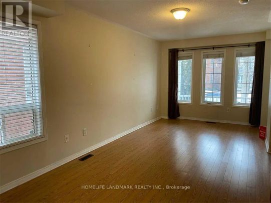 97 GAIL PARKS CRESCENT - Photo 1