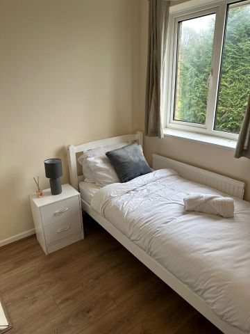 3 Bed Terraced House, Handcross Road, LU2 - Photo 5